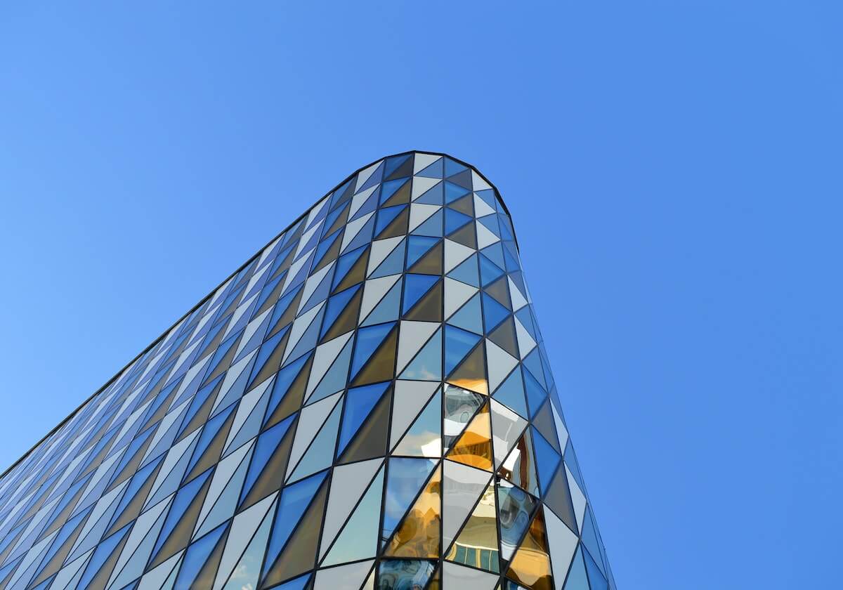 会受处罚吗?部分成都球迷赛后再现不当行为,投掷水瓶+看台斗殴