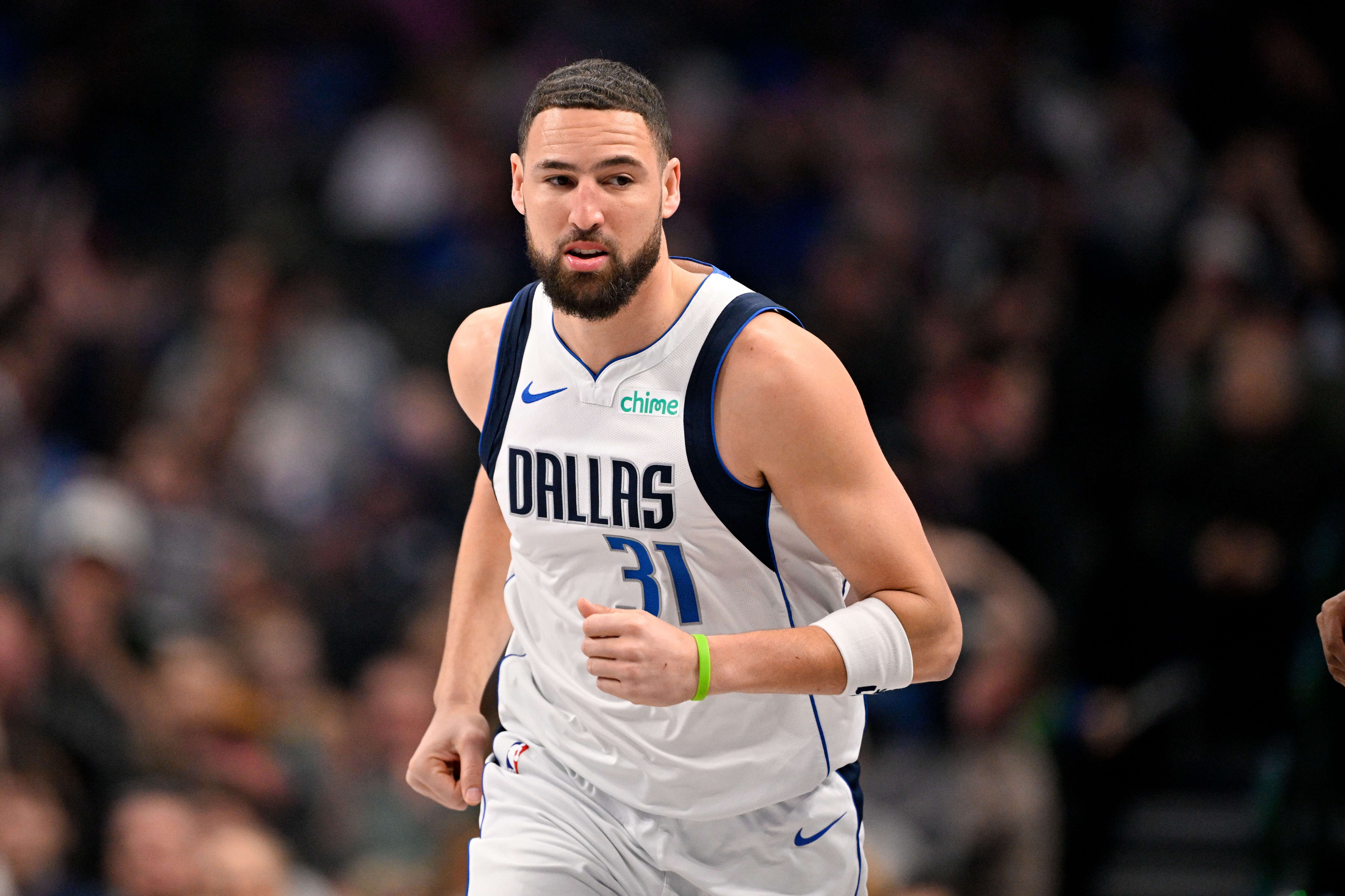 半岛·综合体育官网入口-百步穿杨！克莱底角埋伏 不沉球三分速射洞穿篮心