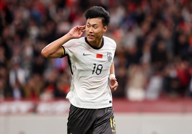 半岛体育-杜月徵天外飞仙纯蒙的？越南门将怒赞！U23斩获4球铜梁龙射手进仨